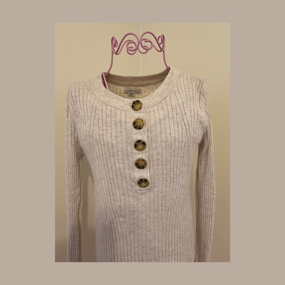 American Eagle Creme sweater - Picture 2 of 10